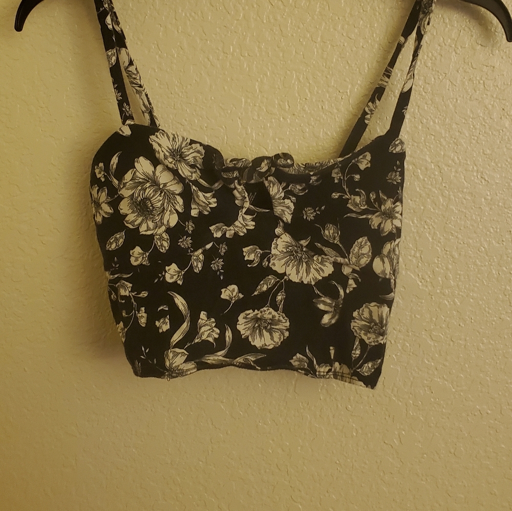 Fun Crop Top! 🥰 - Picture 5 of 5